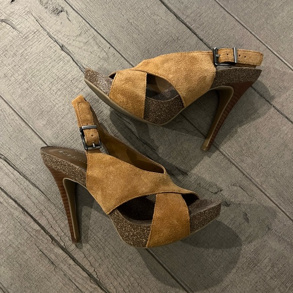 BCBG Heels - Picture 2 of 7